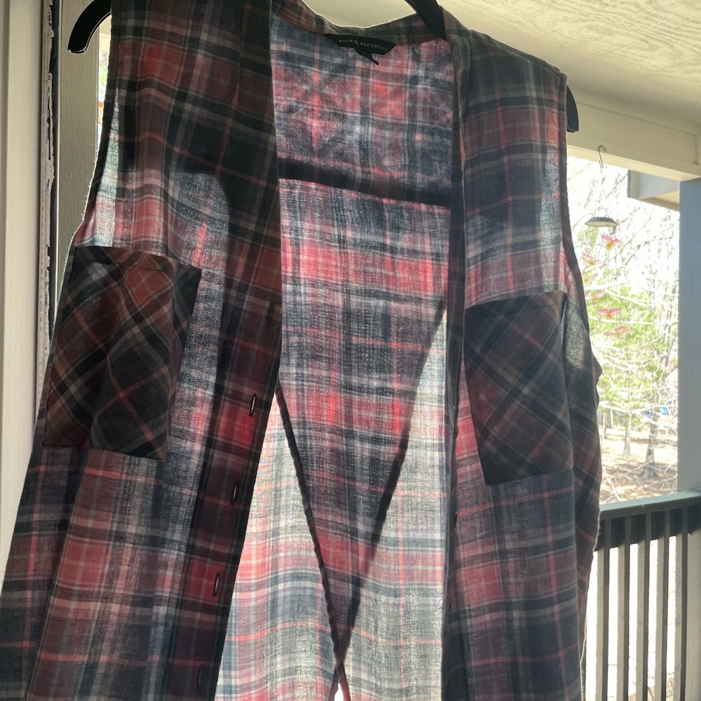 Sleeveless shirt